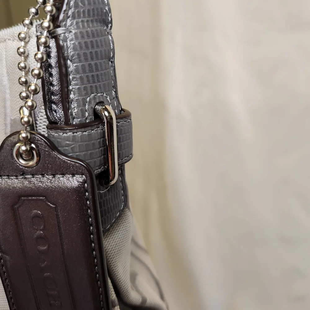 Coach Chelsea Ashlyn Hobo in Gray Signature Jacquard Canvas And Leather Trim